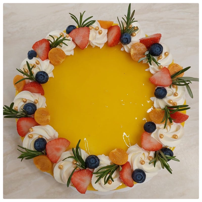 Mango-Valkosuklaakakku